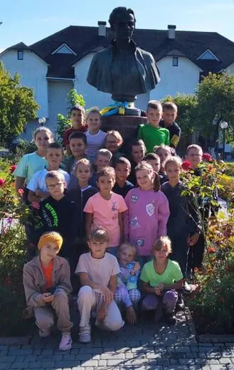 Екскурсія "Стежками Лесі Українки"