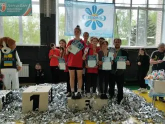 Вітання нашим баскетболісткам, найкращим на Ратнівщині, та вчителю фізичної культури Олегові Леонтійовичу Ліщуку!