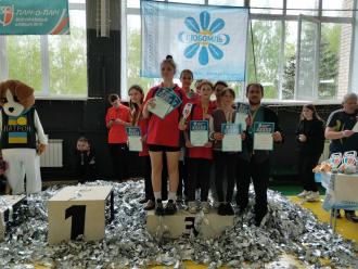Вітання нашим баскетболісткам, найкращим на Ратнівщині, та вчителю фізичної культури Олегові Леонтійовичу Ліщуку!