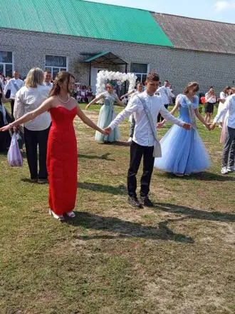 Останній дзвінок пролунав і в нашому ліцеї, сповіщаючи про завершення 2024-2025 навчального року. Нехай щастить випускникам! Гарних канікул усім, із ким зустрінемося 1 вересня!