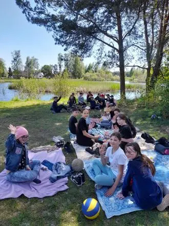 Хто працює, а ми вивчаєм свій рідний край. Урочище "Гряда"