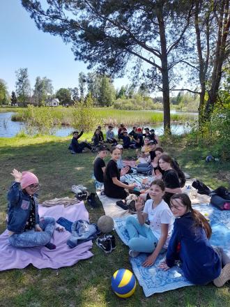 Хто працює, а ми вивчаєм свій рідний край. Урочище "Гряда"